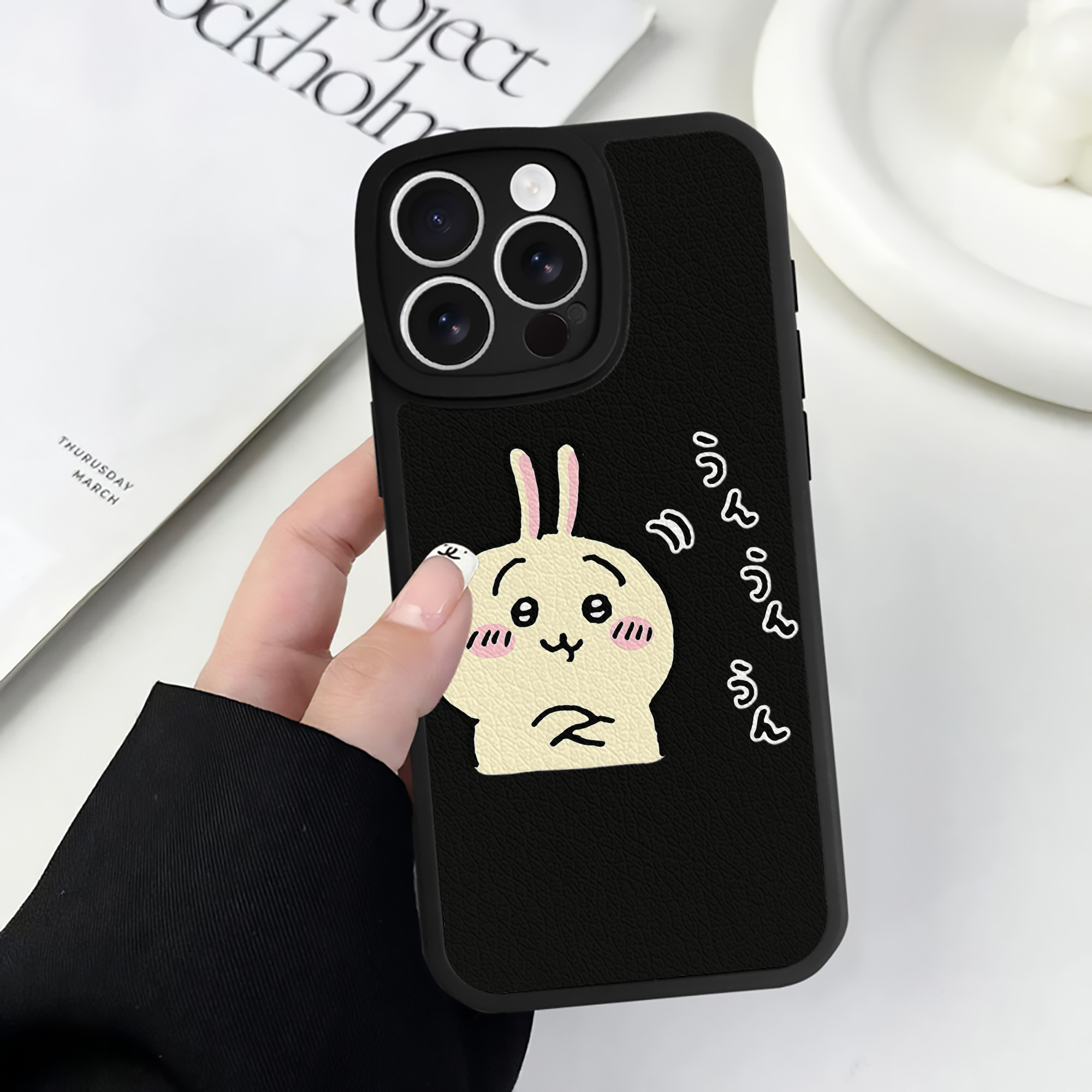（画像用） ちいかわ うさぎ Chii-kawa usagi 【iPhone 16シリーズ対応】シリコンスマホケース（レザー調） 材質：シリコン